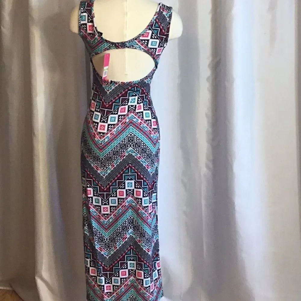 Aztec pattern maxi dress open back in medium - Picture 11 of 15
